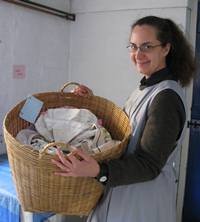 Alongsider working in the laundry