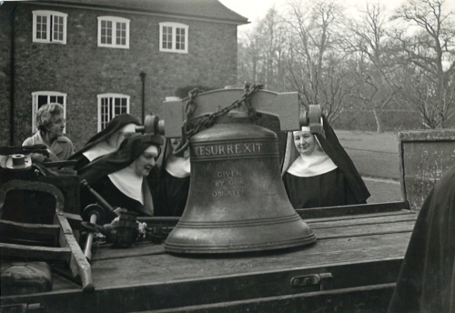 The bell Resurrexit arrives at the Abbey